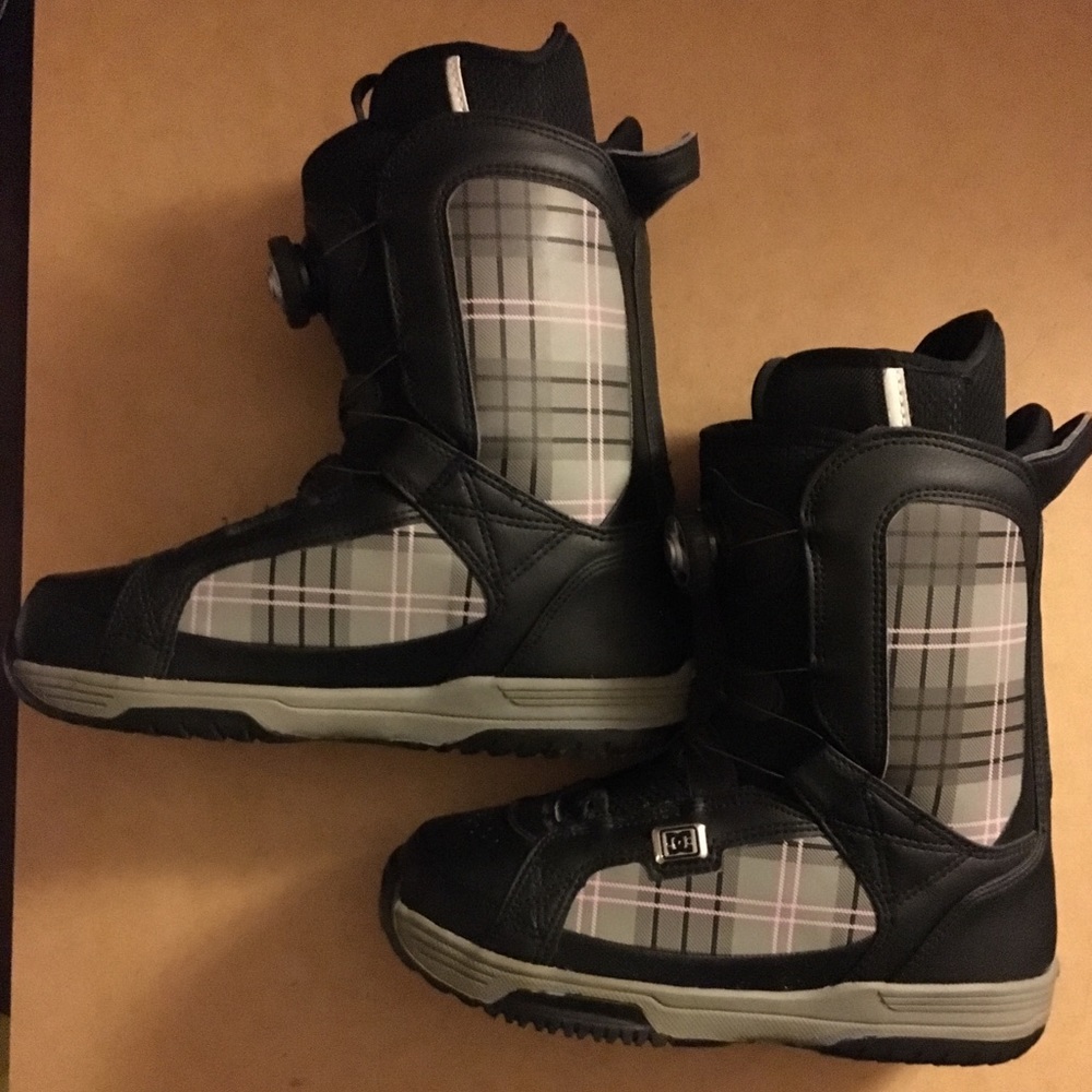 DC Scout women’s snowboarding boots